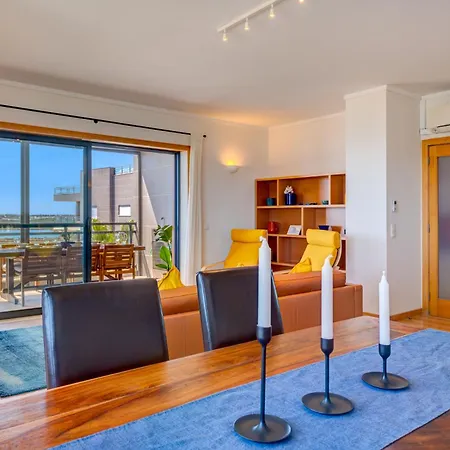 Waterfront Pool Penthouse View شقة